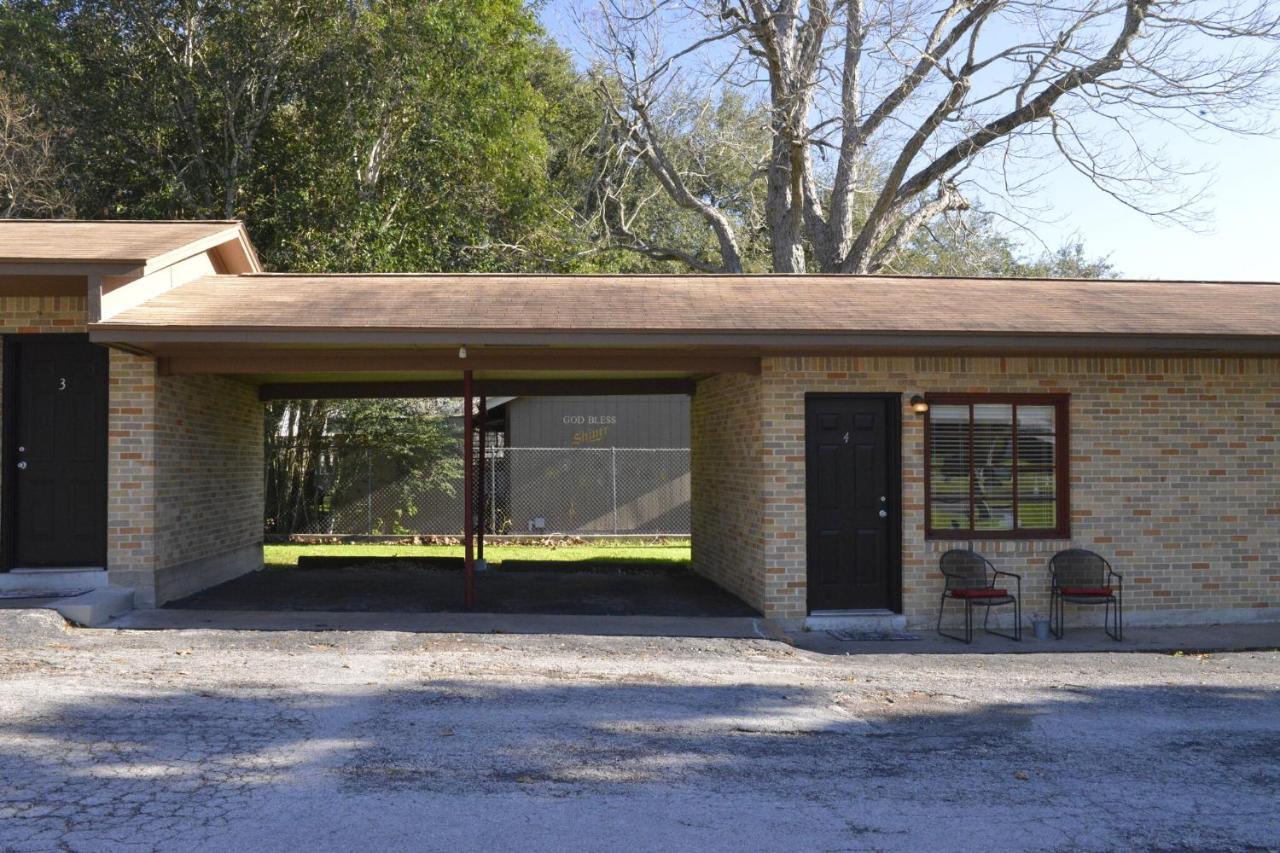 Shiner Country Inn Exterior photo